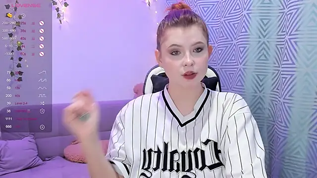 Snapshot of sophie_mooreee chatting on 01-26-25, 04:09 sophie mooreee online show from 01-26-25, 04:09