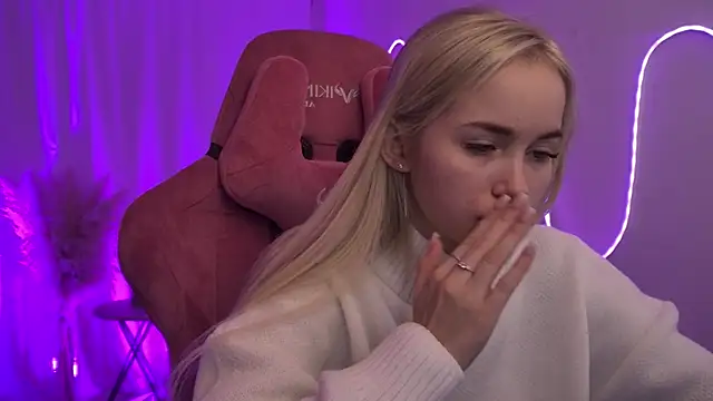 DakotaaJohnnson online show from 12-15-25, 05:55