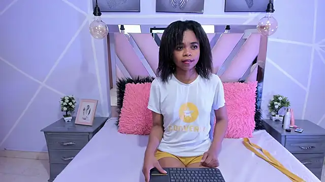 Snapshot of Gletty_noa chatting on 02-11-25, 03:29 Gletty noa online show from 02-11-25, 03:29