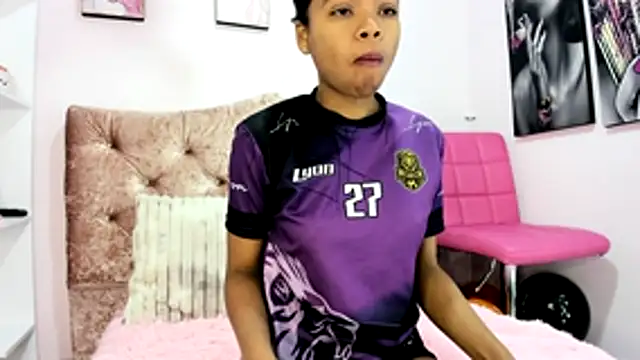 Snapshot of Gletty_noa chatting on 11-01-25, 08:22 Gletty noa online show from 11-01-25, 08:22