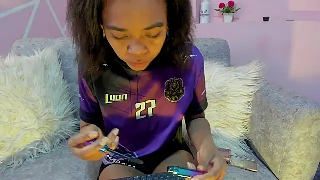 Snapshot of Gletty_noa chatting on 11-13-25, 12:26 Gletty noa online show from 11-13-25, 12:26