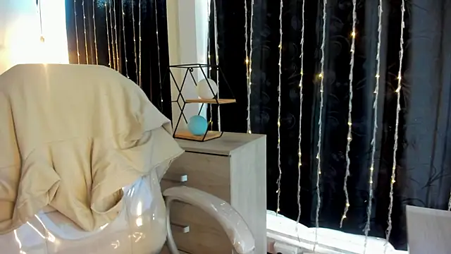 Nicole Foxx  online show from 03-13-25, 06:56