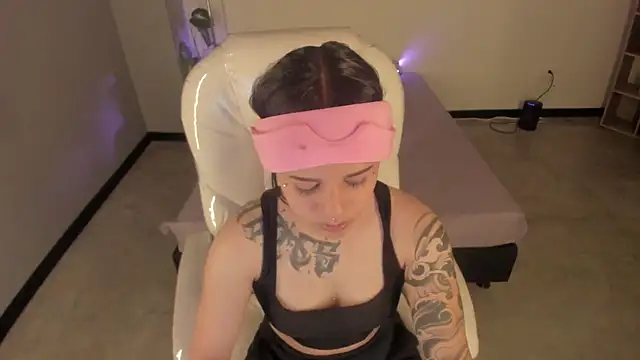 Nicole Foxx  online show from 09-26-25, 07:51