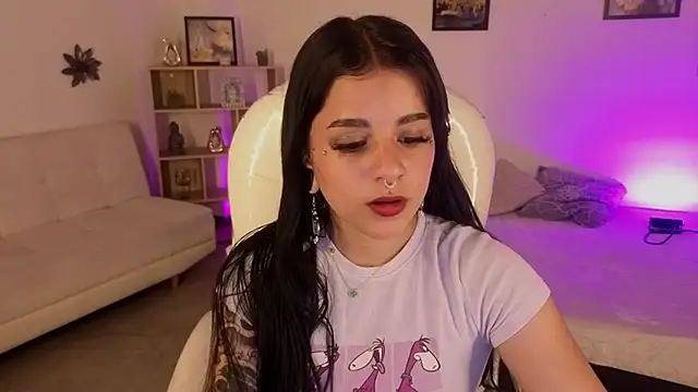 Nicole Foxx  online show from 10-24-25, 07:32