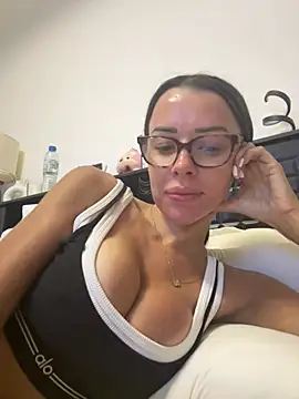 Snapshot of SexySophiaax chatting on 03-27-26, 03:45 SexySophiaax online show from 03-27-26, 03:45