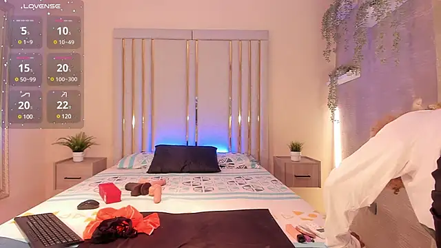 Snapshot of Liincostelloo chatting on 02-08-25, 07:38 Liincostelloo online show from 02-08-25, 07:38