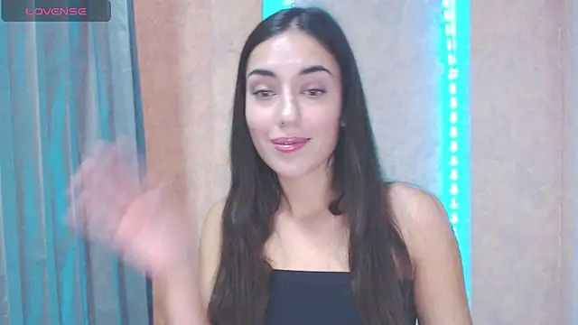 Snapshot of Lovelllyy chatting on 10-21-25, 09:43 Lovelllyy online show from 10-21-25, 09:43