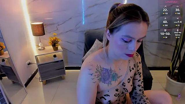 Snapshot of RayaCarr_ chatting on 04-30-26, 01:06 RayaCarr online show from 04-30-26, 01:06