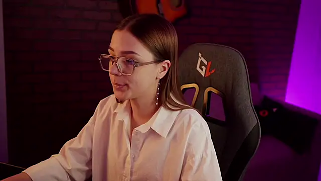 PamBeesly online show from 01-26-25, 02:41