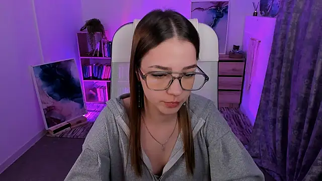 PamBeesly online show from 02-24-25, 02:15