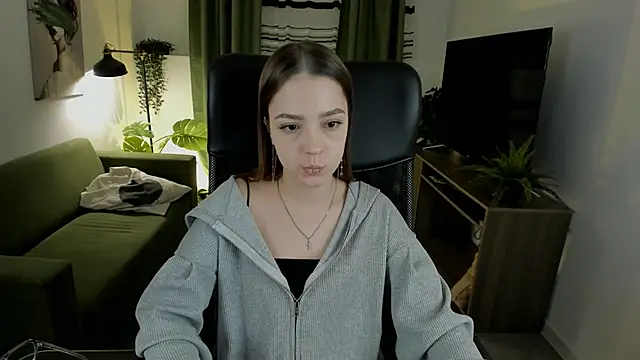 PamBeesly online show from 03-19-25, 05:39