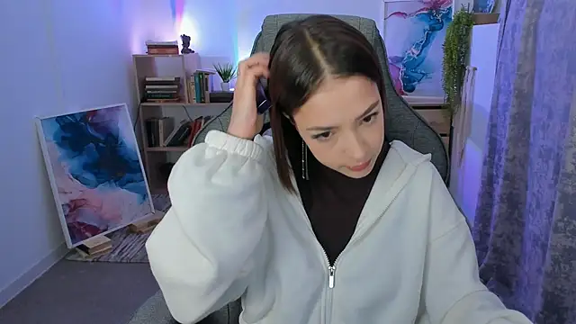 PamBeesly online show from 10-03-25, 08:33