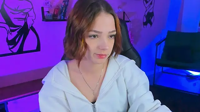 PamBeesly online show from 10-04-25, 08:23