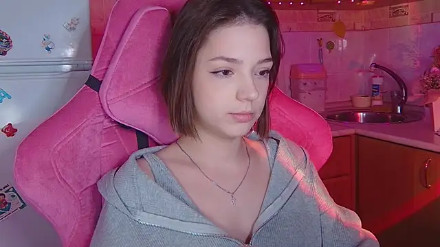 PamBeesly online show from 04-18-26, 07:07