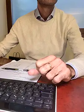 Snapshot of AvvocatoPorco chatting on 10-14-25, 10:05 AvvocatoPorco online show from 10-14-25, 10:05
