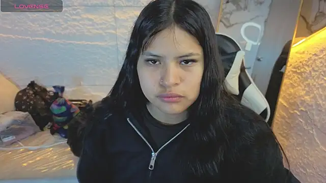 Snapshot of Paulette_v chatting on 07-21-26, 01:02 Paulette v online show from 07-21-26, 01:02