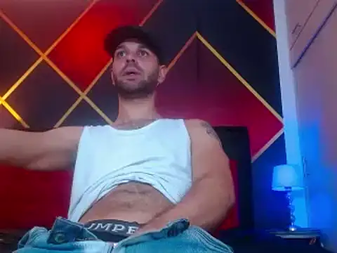 Snapshot of Cristian_white chatting on 02-13-25, 11:26 Cristian white online show from 02-13-25, 11:26