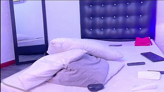 tinyy whore18 online show from 03-18-26, 06:33