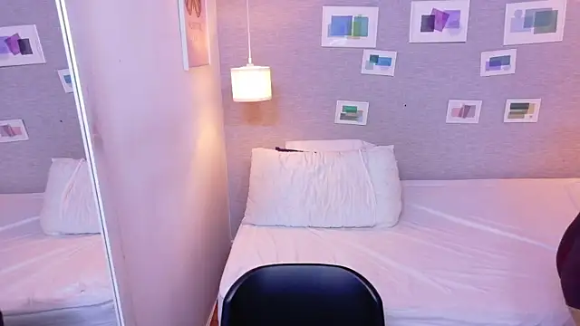 tinyy whore18 online show from 04-15-26, 02:13