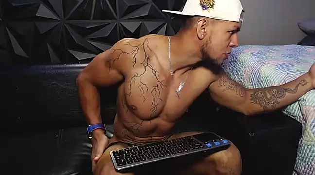 Snapshot of Jacob_Beckett chatting on 02-19-25, 11:04 Jacob Beckett online show from 02-19-25, 11:04