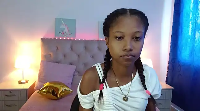 Snapshot of LITTLEDOLLHOT chatting on 01-28-25, 02:21 LITTLEDOLLHOT online show from 01-28-25, 02:21