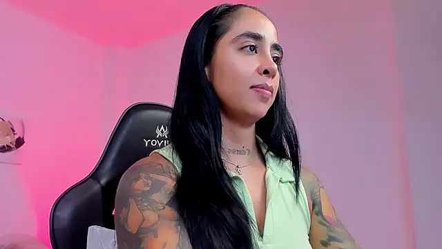 sophierooy22 online show from 02-08-26, 01:31