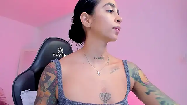 sophierooy22 online show from 06-05-26, 02:01