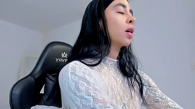 sophierooy22 online show from 07-13-26, 11:07