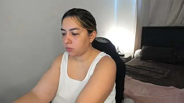 brithany olson25 online show from 04-05-26, 03:09