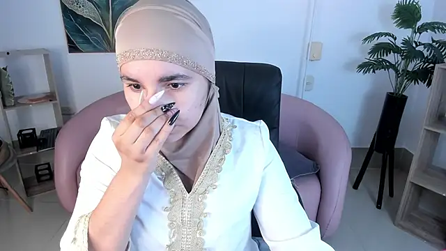 Ayha khalaf online show from 10-24-25, 01:13