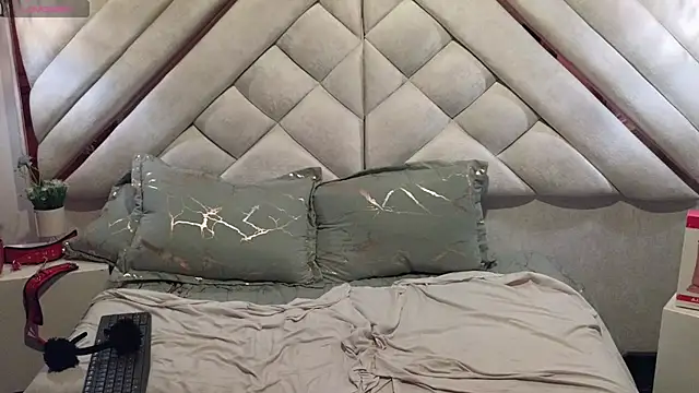 luxurycoupl online show from 02-02-25, 07:09