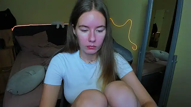 EmilyPaw online show from 11-20-25, 04:07