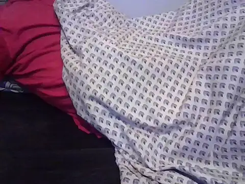 Snapshot of H50france chatting on 10-19-25, 07:03 H50france online show from 10-19-25, 07:03