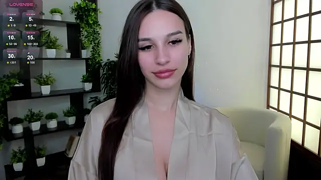 Snapshot of KristineBeauty chatting on 10-13-25, 08:14 KristineBeauty online show from 10-13-25, 08:14