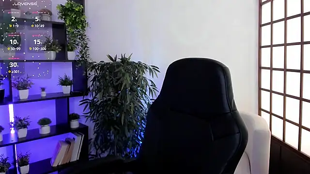 Snapshot of KristineBeauty chatting on 12-04-25, 08:12 KristineBeauty online show from 12-04-25, 08:12