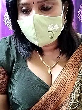 Queenflowerr online show from 10-25-25, 04:31