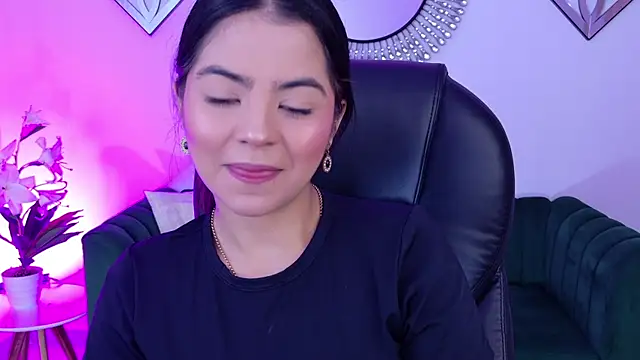 Layla Breezee online show from 04-18-26, 10:30