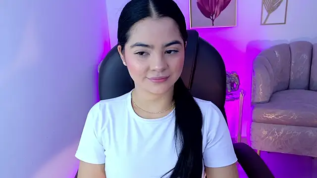 Layla Breezee online show from 04-26-26, 11:30