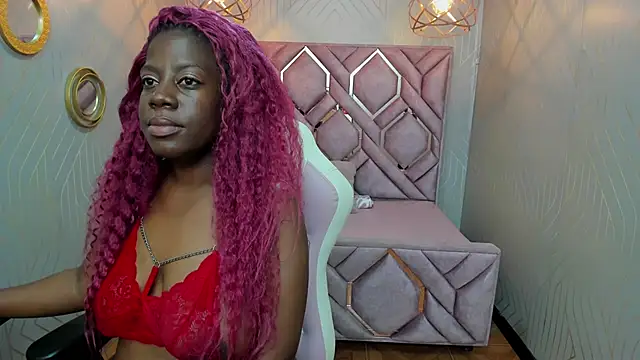 Snapshot of nefertiti_ebony chatting on 02-20-25, 07:23 nefertiti ebony online show from 02-20-25, 07:23