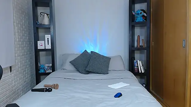 Snapshot of issa--love chatting on 10-24-25, 09:17 issa--love online show from 10-24-25, 09:17