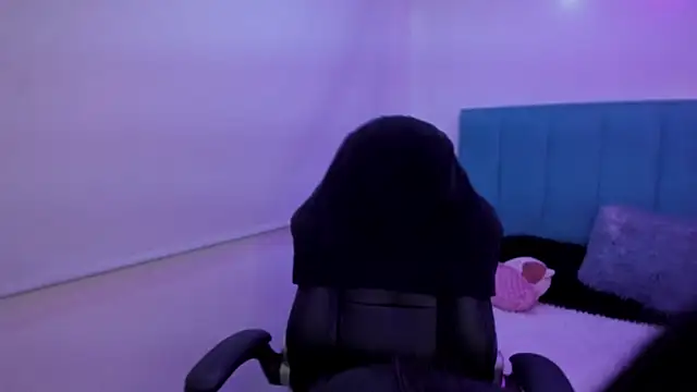 Snapshot of Belinda_Braund chatting on 09-22-25, 02:08 Belinda Braund online show from 09-22-25, 02:08