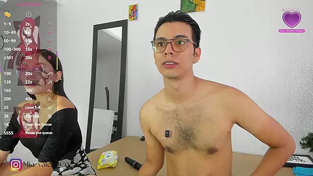 Snapshot of MarioandMia chatting on 10-15-25, 08:53 MarioandMia online show from 10-15-25, 08:53