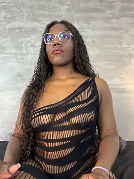 Snapshot of Alaia_Colins chatting on 06-10-26, 12:33 Alaia Colins online show from 06-10-26, 12:33