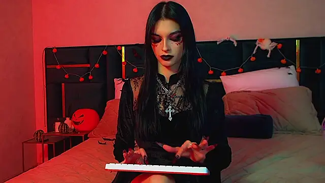 Snapshot of BeverlyMost chatting on 10-29-25, 06:20 BeverlyMost online show from 10-29-25, 06:20