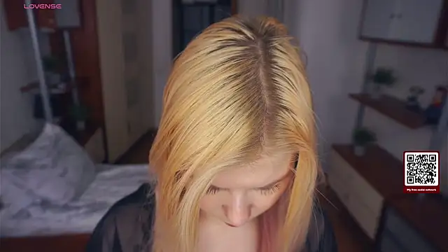 LynetHakes online show from 11-20-25, 04:23