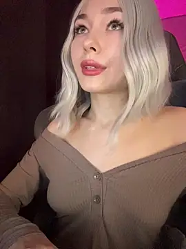 Ohmy Nora  online show from 11-21-25, 12:10