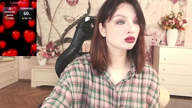 Snapshot of BritneyBarker chatting on 10-28-25, 03:10 BritneyBarker online show from 10-28-25, 03:10