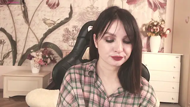 Snapshot of BritneyBarker chatting on 11-06-25, 09:10 BritneyBarker online show from 11-06-25, 09:10