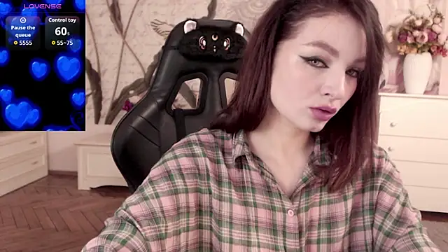 Snapshot of BritneyBarker chatting on 11-12-25, 09:58 BritneyBarker online show from 11-12-25, 09:58