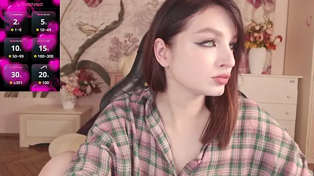 Snapshot of BritneyBarker chatting on 11-21-25, 09:24 BritneyBarker online show from 11-21-25, 09:24